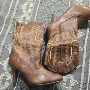 Ellie Brown Heeled Boots with Gold Embroidery